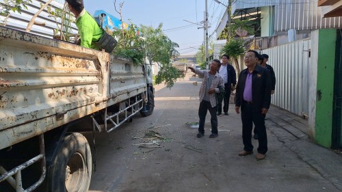 เทศบาลนครแม่สอด ลงพื้นที่ติดตามงานก่อสร้างรางระบายน้ำชุมชนบัวคูณและชุมชนประชารักษ์