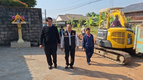 เทศบาลนครแม่สอด ลงพื้นที่ติดตามงานก่อสร้างรางระบายน้ำชุมชนสองแควสอง
