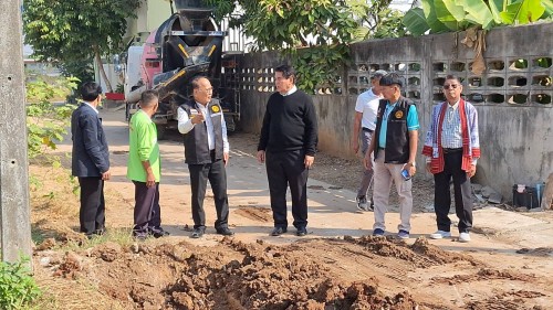 เทศบาลนครแม่สอด ลงพื้นที่ติดตามงานก่อสร้างรางระบายน้ำชุมชนสองแควสอง