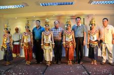 เทศบาลนครแม่สอดศึกษาดูงานในโครงการอบรมสัมนาทัศนศึกษาดูงานของบุคคลากรเทศบาลนครแม่สอดเส้นทางคมนาคมตามแนวพื้นที่เศรษฐกิจตะวันออก-ตะวันตก (East-West Economic Corridor)ระหว่างวันที่ 21-23 กันยายน พ.ศ.2554