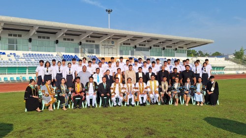 ทน.แม่สอด ร่วมแสดงความยินดีและบันทึกภาพที่ระลึกร่วมกับคณะครูนักเรียนโรงเรียนกีฬาเทศบาลนครแม่สอด