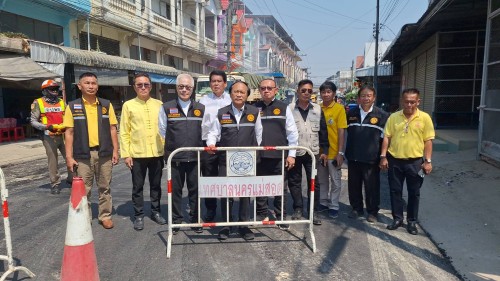 ทน.แม่สอด  ลงพื้นที่ดำเนินการตรวจสอบความเรียบร้อย การลาดยางแอสฟัลท์ติก ถนนบัวคูณ (ถนนแม่สอด - แม่ตาวใต้) 