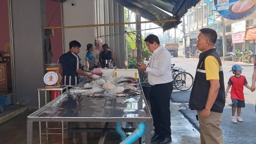 ทน.แม่สอด  ลงพื้นที่ดำเนินการตรวจสอบความเรียบร้อย การลาดยางแอสฟัลท์ติก ถนนบัวคูณ (ถนนแม่สอด - แม่ตาวใต้) 