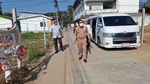 ทน.แม่สอด ลงพื้นที่ดำเนินการขุดลอกท่อระบายน้ำ บริเวณชุมชนวัดหลวง