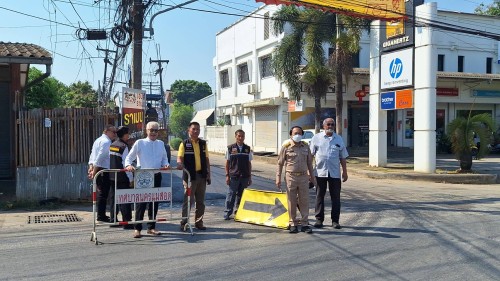 ทน.แม่สอด  ลงพื้นที่ดำเนินการตรวจสอบความเรียบร้อย การลาดยางแอสฟัลท์ติก ถนนร่วมแรง ชุมชนร่วมแรง (ซอยกิกกะเฮิร์ทซ) 
