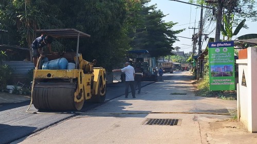 ทน.แม่สอด  ลงพื้นที่ดำเนินการตรวจสอบความเรียบร้อย การลาดยางแอสฟัลท์ติก ถนนร่วมแรง ชุมชนร่วมแรง (ซอยกิกกะเฮิร์ทซ) 