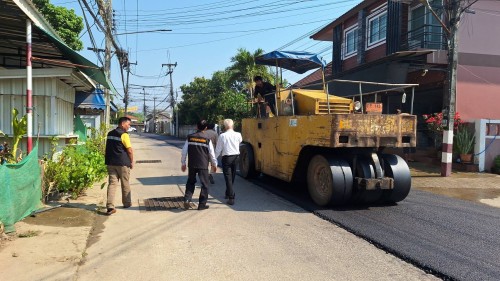 ทน.แม่สอด  ลงพื้นที่ดำเนินการตรวจสอบความเรียบร้อย การลาดยางแอสฟัลท์ติก ถนนร่วมแรง ชุมชนร่วมแรง (ซอยกิกกะเฮิร์ทซ) 