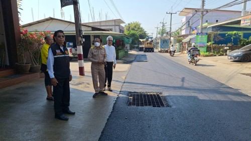 ทน.แม่สอด  ลงพื้นที่ดำเนินการตรวจสอบความเรียบร้อย การลาดยางแอสฟัลท์ติก ถนนร่วมแรง ชุมชนร่วมแรง (ซอยกิกกะเฮิร์ทซ) 