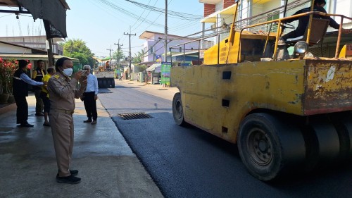 ทน.แม่สอด  ลงพื้นที่ดำเนินการตรวจสอบความเรียบร้อย การลาดยางแอสฟัลท์ติก ถนนร่วมแรง ชุมชนร่วมแรง (ซอยกิกกะเฮิร์ทซ) 