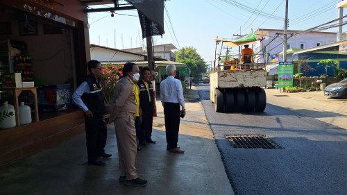 ทน.แม่สอด  ลงพื้นที่ดำเนินการตรวจสอบความเรียบร้อย การลาดยางแอสฟัลท์ติก ถนนร่วมแรง ชุมชนร่วมแรง (ซอยกิกกะเฮิร์ทซ) 