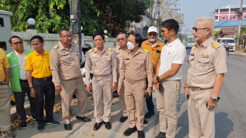 ทน.แม่สอด ลงพื้นที่ดำเนินการตรวจสอบความเรียบร้อย การลาดยางแอสฟัลท์ติก ถนนแม่สอด - อุ้มผาง และเตรียมการลาดยางถนนประสาทวิถี