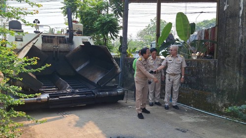 ทน.แม่สอด ลงพื้นที่ดำเนินการตรวจสอบความเรียบร้อย การลาดยางแอสฟัลท์ติก ถนนแม่สอด - อุ้มผาง และเตรียมการลาดยางถนนประสาทวิถี