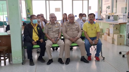 ทน.แม่สอด รับมอบเครื่องมือทางการแพทย์จาก  คุณเลอสรร วงศ์อุดมทรัพย์ พร้อมครอบครัว ให้กับ คลินิกชุมชนอบอุ่นเทศบาลนครแม่สอด