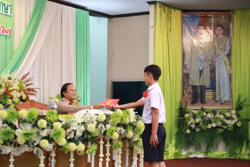 เทศบาลนครแม่สอด ร่วมโครงการปัจฉิมนิเทศนักเรียนที่สำเร็จการศึกษาโรงเรียนในสังกัดเทศบาลนครแม่สอด ประจำปีการศึกษา 2567 (ปีงบประมาณ 2568)