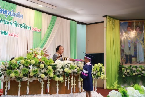 เทศบาลนครแม่สอด จัดพิธีมอบวุฒิบัตรยุวบัณฑิตในสังกัดเทศบาลนครแม่สอด ประจำปีการศึกษา 2567 