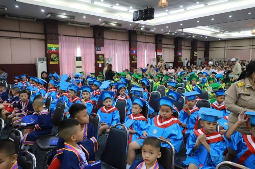 เทศบาลนครแม่สอด จัดพิธีมอบวุฒิบัตรยุวบัณฑิตในสังกัดเทศบาลนครแม่สอด ประจำปีการศึกษา 2567 