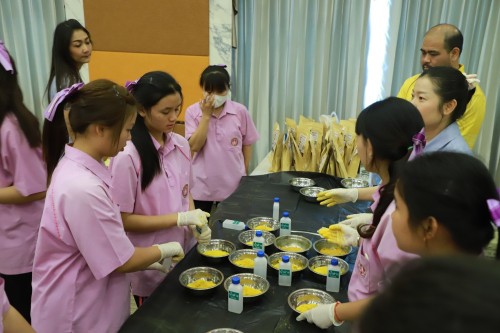 ทน.แม่สอด จัดโครงการการดูแลสุขภาพผู้สูงอายุที่มีภาวะปวดเข่าด้วยการแพทย์แผนไทย ในเขตเทศบาลนครแม่สอด