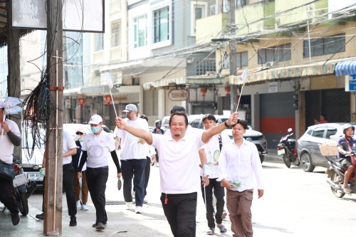 ทน.แม่สอด จัดกิจกรรมเดินรณรงค์ประชาสัมพันธ์เชิญชวนให้ประชาชนไปใช้สิทธิ เลือกตั้งสมาชิกสภาเทศบาลนครแม่สอด และนายกเทศมนตรีนครแม่สอด 