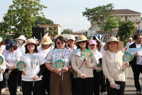 ทน.แม่สอด จัดกิจกรรมเดินรณรงค์ประชาสัมพันธ์เชิญชวนให้ประชาชนไปใช้สิทธิ เลือกตั้งสมาชิกสภาเทศบาลนครแม่สอด และนายกเทศมนตรีนครแม่สอด 