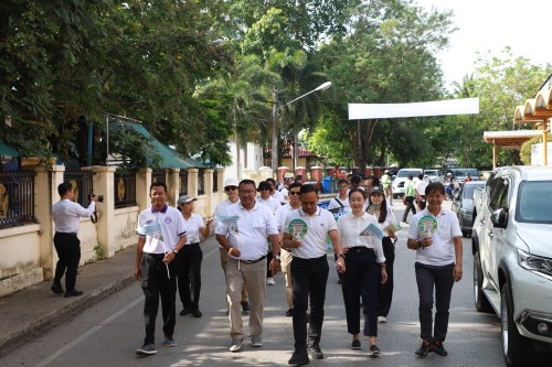 ทน.แม่สอด จัดกิจกรรมเดินรณรงค์ประชาสัมพันธ์เชิญชวนให้ประชาชนไปใช้สิทธิ เลือกตั้งสมาชิกสภาเทศบาลนครแม่สอด และนายกเทศมนตรีนครแม่สอด 