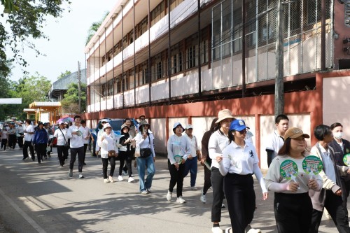 ทน.แม่สอด จัดกิจกรรมเดินรณรงค์ประชาสัมพันธ์เชิญชวนให้ประชาชนไปใช้สิทธิ เลือกตั้งสมาชิกสภาเทศบาลนครแม่สอด และนายกเทศมนตรีนครแม่สอด 