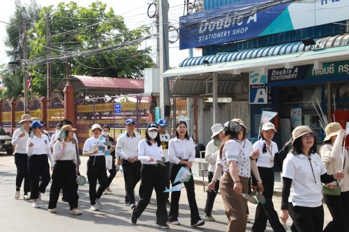 ทน.แม่สอด จัดกิจกรรมเดินรณรงค์ประชาสัมพันธ์เชิญชวนให้ประชาชนไปใช้สิทธิ เลือกตั้งสมาชิกสภาเทศบาลนครแม่สอด และนายกเทศมนตรีนครแม่สอด 