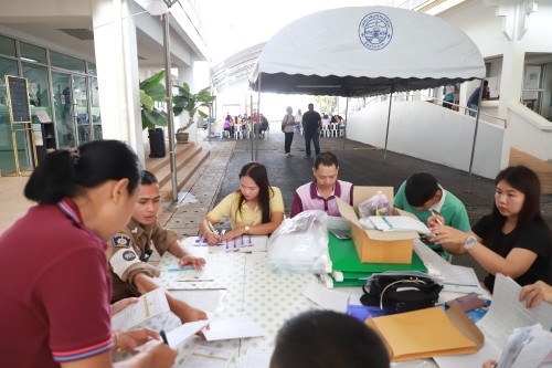 ทน.แม่สอด ส่งมอบหีบเลือกตั้งสมาชิกสภาเทศบาลและนายกเทศมนตรีนครแม่สอด