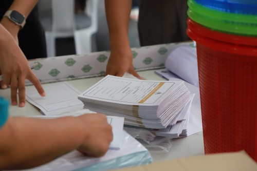 ทน.แม่สอด ส่งมอบหีบเลือกตั้งสมาชิกสภาเทศบาลและนายกเทศมนตรีนครแม่สอด