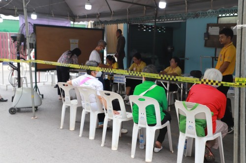 ทน.แม่สอด เข้าตรวจเยี่ยมหน่วยเลือกตั้งสมาชิกสภาเทศบาลและนายกเทศมนตรีนครแม่สอด