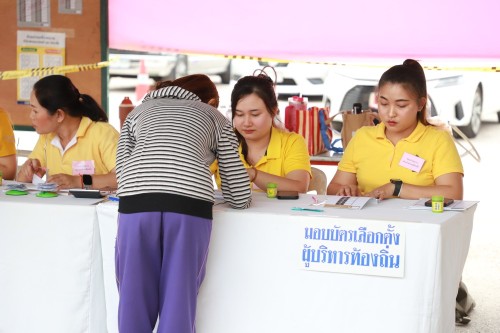 ทน.แม่สอด เข้าตรวจเยี่ยมหน่วยเลือกตั้งสมาชิกสภาเทศบาลและนายกเทศมนตรีนครแม่สอด