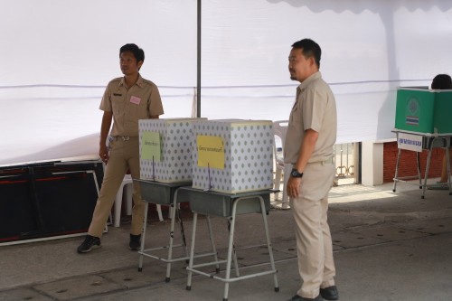 ทน.แม่สอด เข้าตรวจเยี่ยมหน่วยเลือกตั้งสมาชิกสภาเทศบาลและนายกเทศมนตรีนครแม่สอด