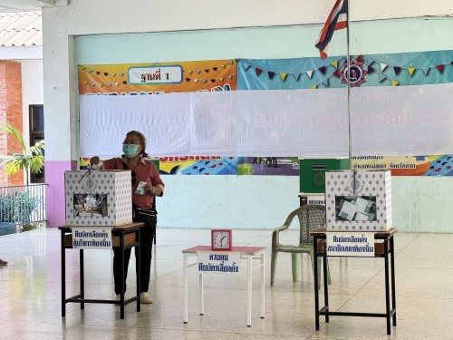 ทน.แม่สอด เข้าตรวจเยี่ยมหน่วยเลือกตั้งสมาชิกสภาเทศบาลและนายกเทศมนตรีนครแม่สอด