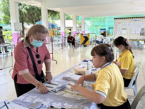 ทน.แม่สอด เข้าตรวจเยี่ยมหน่วยเลือกตั้งสมาชิกสภาเทศบาลและนายกเทศมนตรีนครแม่สอด