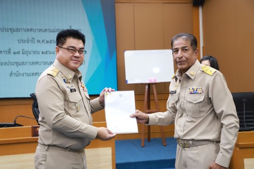 สภาเทศบาลนครแม่สอด ประชุมสภาเทศบาลนครแม่สอด ครั้งแรก