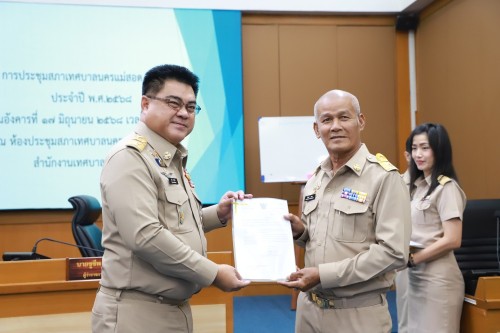 สภาเทศบาลนครแม่สอด ประชุมสภาเทศบาลนครแม่สอด ครั้งแรก