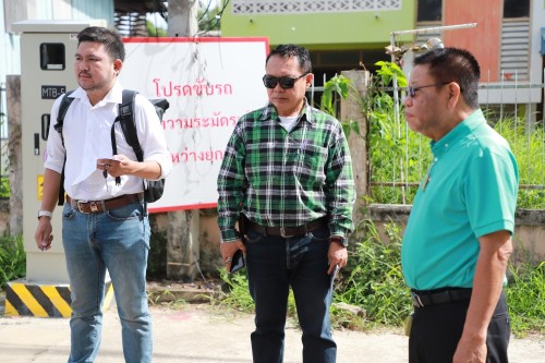 ทน.แม่สอด ลงพื้นที่ตรวจสอบถนนประสาทวิถี เพื่อดำเนินการปรับปรุงแก้ไข ลาดยางแอสฟัลท์ติก