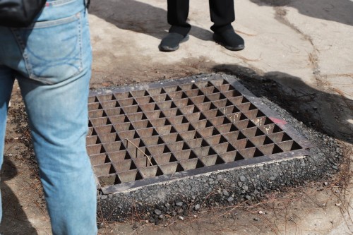 ทน.แม่สอด ลงพื้นที่ตรวจสอบถนนประสาทวิถี เพื่อดำเนินการปรับปรุงแก้ไข ลาดยางแอสฟัลท์ติก