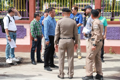 ทน.แม่สอด ลงพื้นที่ตรวจสอบถนนประสาทวิถี เพื่อดำเนินการปรับปรุงแก้ไข ลาดยางแอสฟัลท์ติก