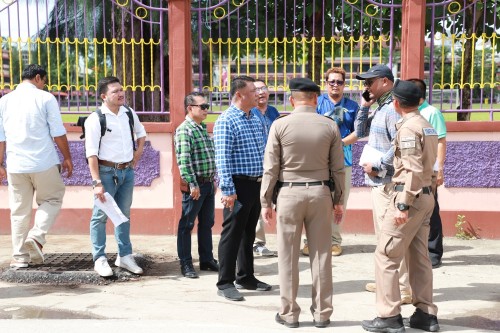 ทน.แม่สอด ลงพื้นที่ตรวจสอบถนนประสาทวิถี เพื่อดำเนินการปรับปรุงแก้ไข ลาดยางแอสฟัลท์ติก