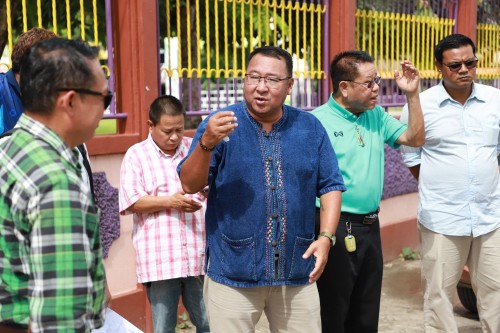 ทน.แม่สอด ลงพื้นที่ตรวจสอบถนนประสาทวิถี เพื่อดำเนินการปรับปรุงแก้ไข ลาดยางแอสฟัลท์ติก