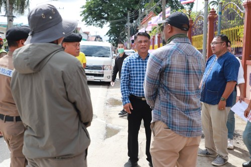 ทน.แม่สอด ลงพื้นที่ตรวจสอบถนนประสาทวิถี เพื่อดำเนินการปรับปรุงแก้ไข ลาดยางแอสฟัลท์ติก