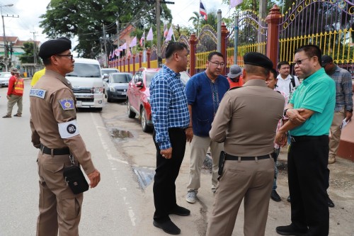 ทน.แม่สอด ลงพื้นที่ตรวจสอบถนนประสาทวิถี เพื่อดำเนินการปรับปรุงแก้ไข ลาดยางแอสฟัลท์ติก