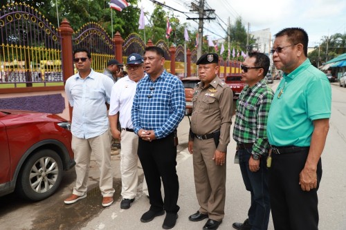 ทน.แม่สอด ลงพื้นที่ตรวจสอบถนนประสาทวิถี เพื่อดำเนินการปรับปรุงแก้ไข ลาดยางแอสฟัลท์ติก