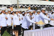 เทศบาลนครแม่สอด เข้าร่วมพิธีถวายดอกไม้จันทน์ ในพระราชพิธีถวายพระเพลิงพระบรมศพ พระบาทสมเด็จพระปรมินทรมหาภูมิพลอดุลยเดช บรมนาถบพิตร