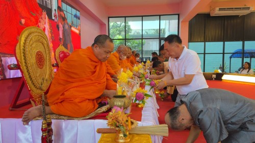 ทน.แม่สอด เข้าร่วมการจัดกิจกรรมหล่อเทียนจำนำพรรษา โรงเรียนเทศบาลวัดดอนแก้ว ประจำปีการศึกษา 2568