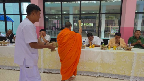 ทน.แม่สอด เข้าร่วมการจัดกิจกรรมหล่อเทียนจำนำพรรษา โรงเรียนเทศบาลวัดดอนแก้ว ประจำปีการศึกษา 2568