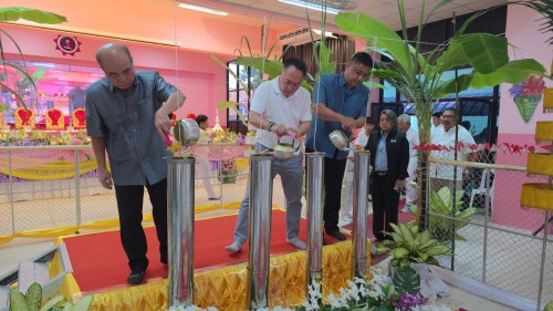 ทน.แม่สอด เข้าร่วมการจัดกิจกรรมหล่อเทียนจำนำพรรษา โรงเรียนเทศบาลวัดดอนแก้ว ประจำปีการศึกษา 2568