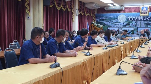 เทศบาลนครแม่สอด ประชุมมอบนโยบายแนวทางการทำงานให้แก่ กองการศึกษา และ กองยุทธศาสตร์และงบประมาณ