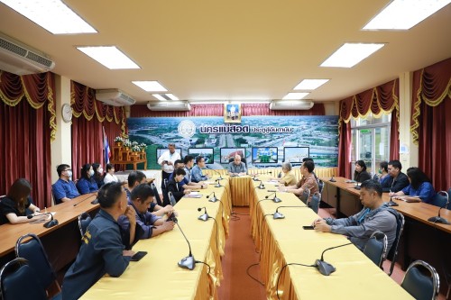เทศบาลนครแม่สอด ประชุมมอบนโยบายแนวทางการทำงานให้แก่ กองการศึกษา และ กองยุทธศาสตร์และงบประมาณ
