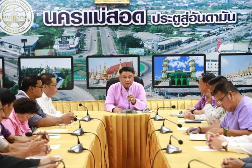 เทศบาลนครแม่สอด ประชุมมอบนโยบายแนวทางการทำงานให้แก่ กองช่างสุขาภิบาล